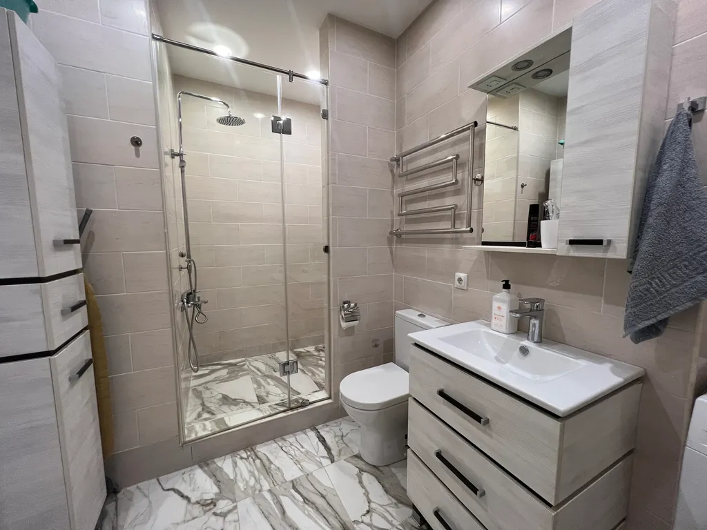 Дизайнерская квартира с панорамными окнами и кондиционером ЖК Акварели