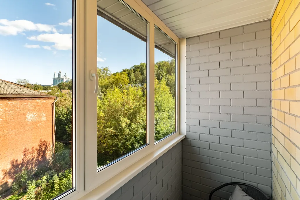 Солнечная 1-комнатная квартира на набережной Днепра