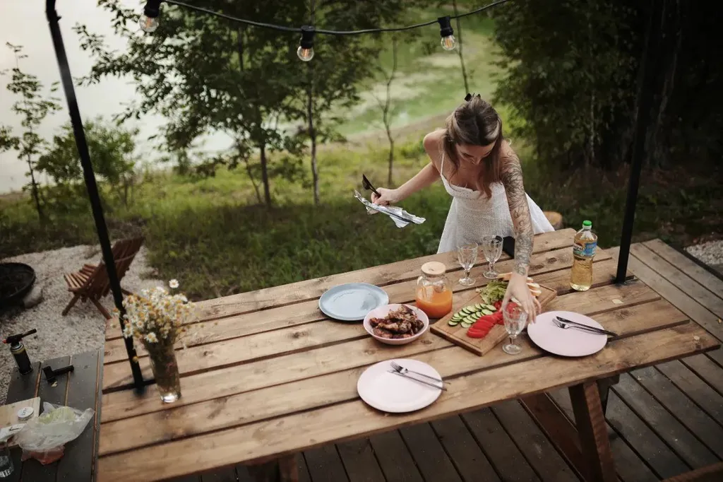 Домик-шалаш с видом на озеро
