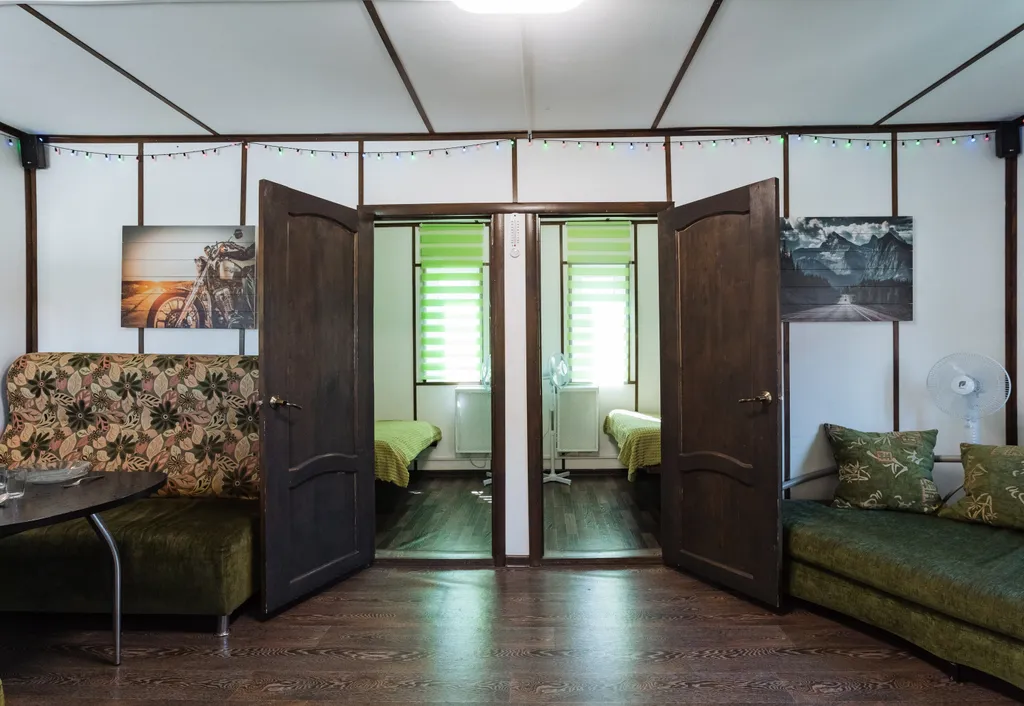 Бунгало на берегу озера в границе леса