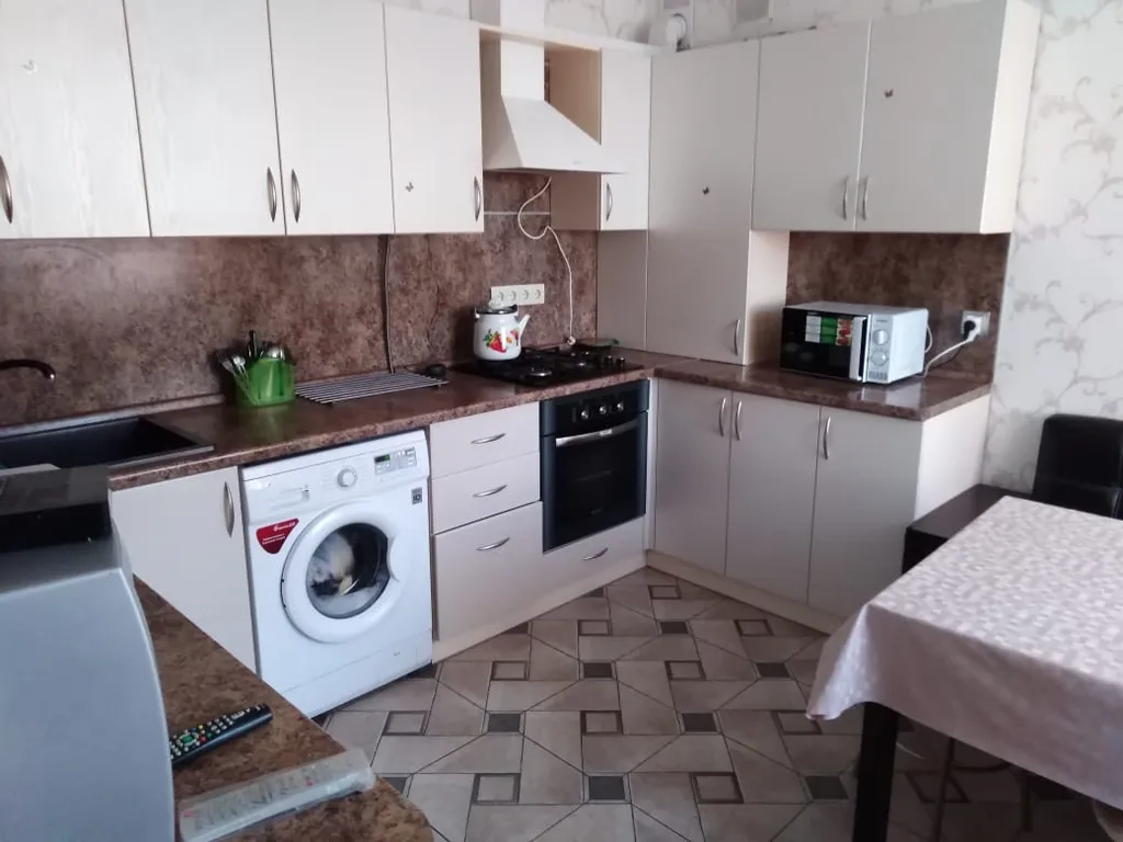 Отдельный 2-х этажный благоустроенный дом в тихом районе у моря