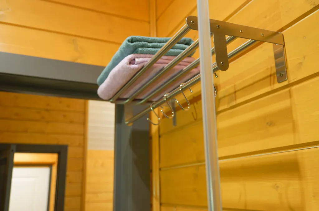 Дом с тёплым бассейном в сосновом лесу