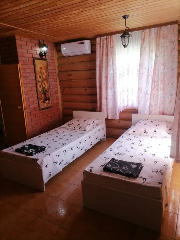 Жилой деревянный двухэтажный дом