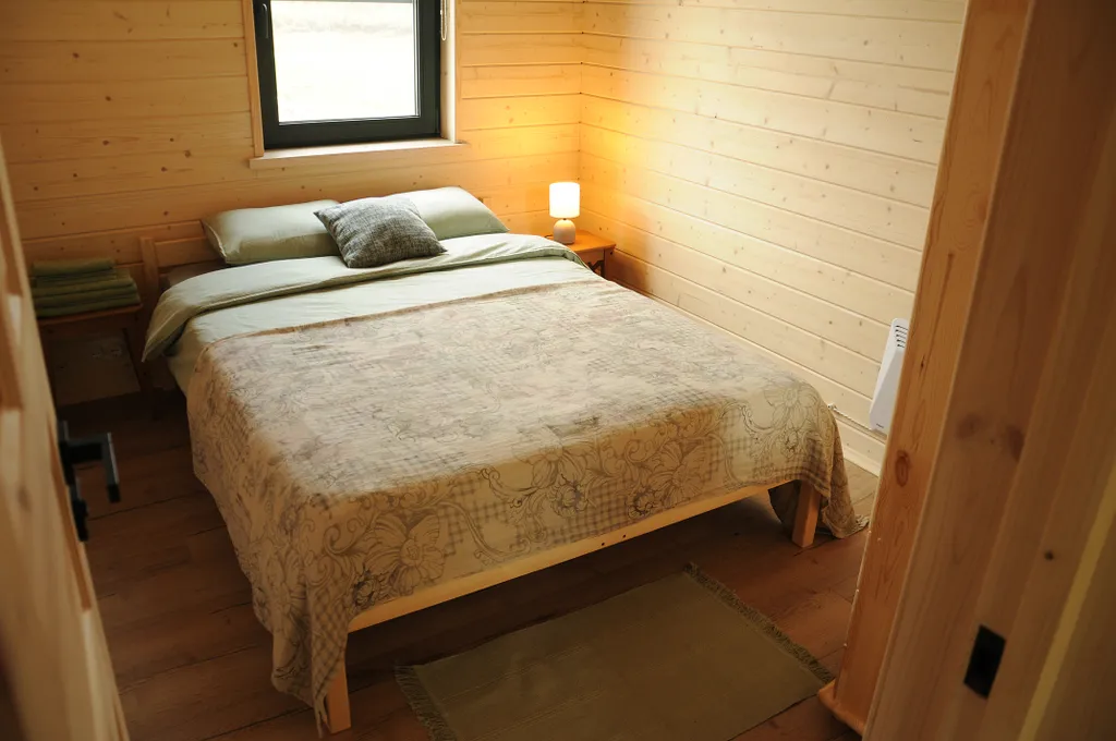 Уютный домик у леса с камином, панорамными окнами и купелью