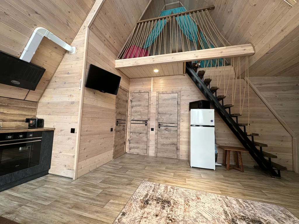 Уютный дом с красивым видом на зелёную гору