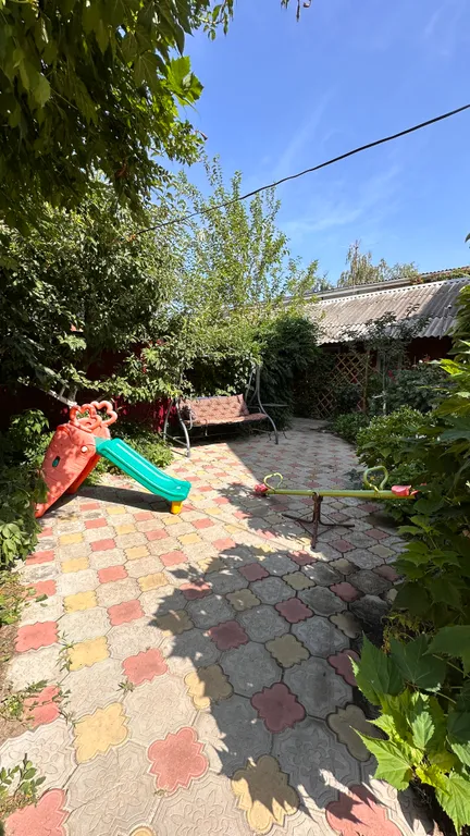 Благоустроенная комната в коттедже с балконом