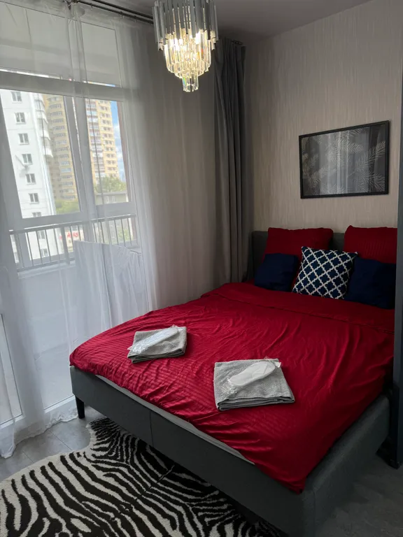 Студия с камином у парка