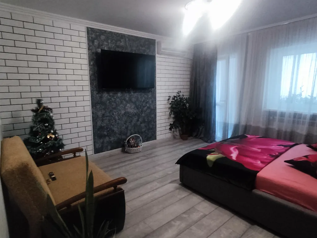 Коттедж с гаражом и двориком