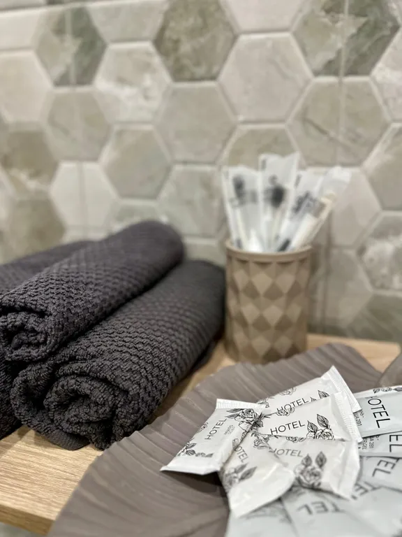 Светлая, чиста квартира в центре Владикавказа. Парковки во дворе  нет.