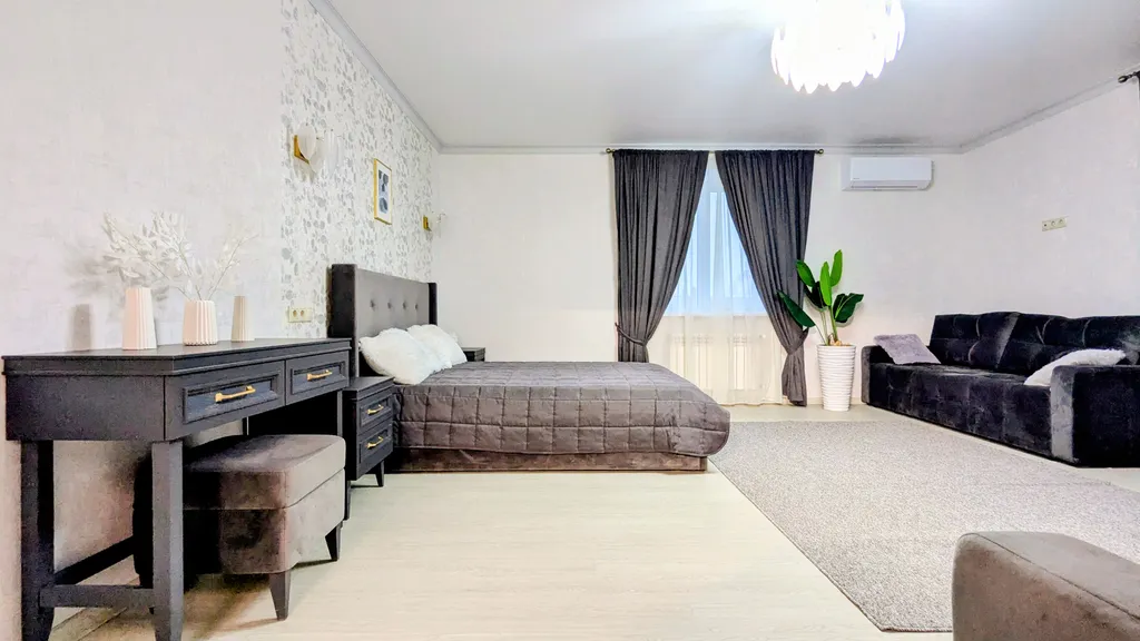 Дом с бассейном, сауной и бильярдом