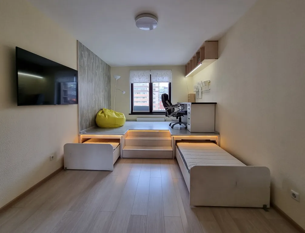 Двухкомнатная квартира с подиумами