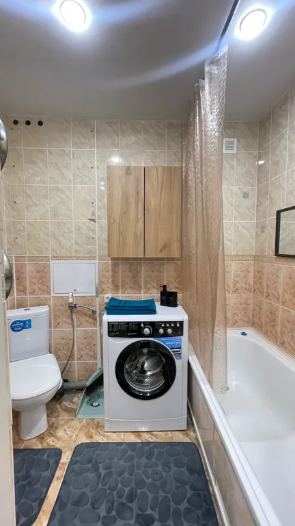 Уютная, светлая квартира с видом на гостиницу карибу