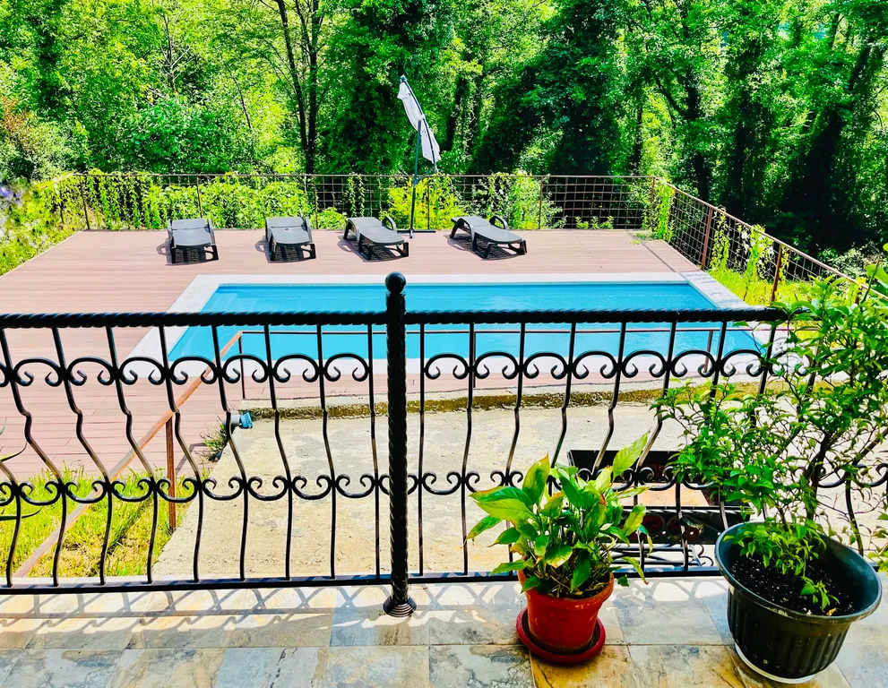 Дом с бассейном