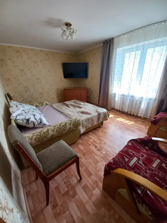 С панорамным видом на море и гору медведь (аю-даг)