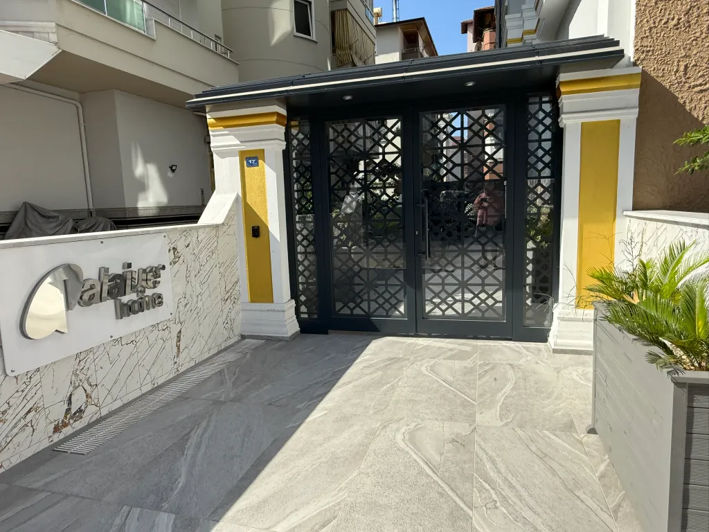 Новая уютная квартира в центре города, на пляже Клеопатра, с бассейном