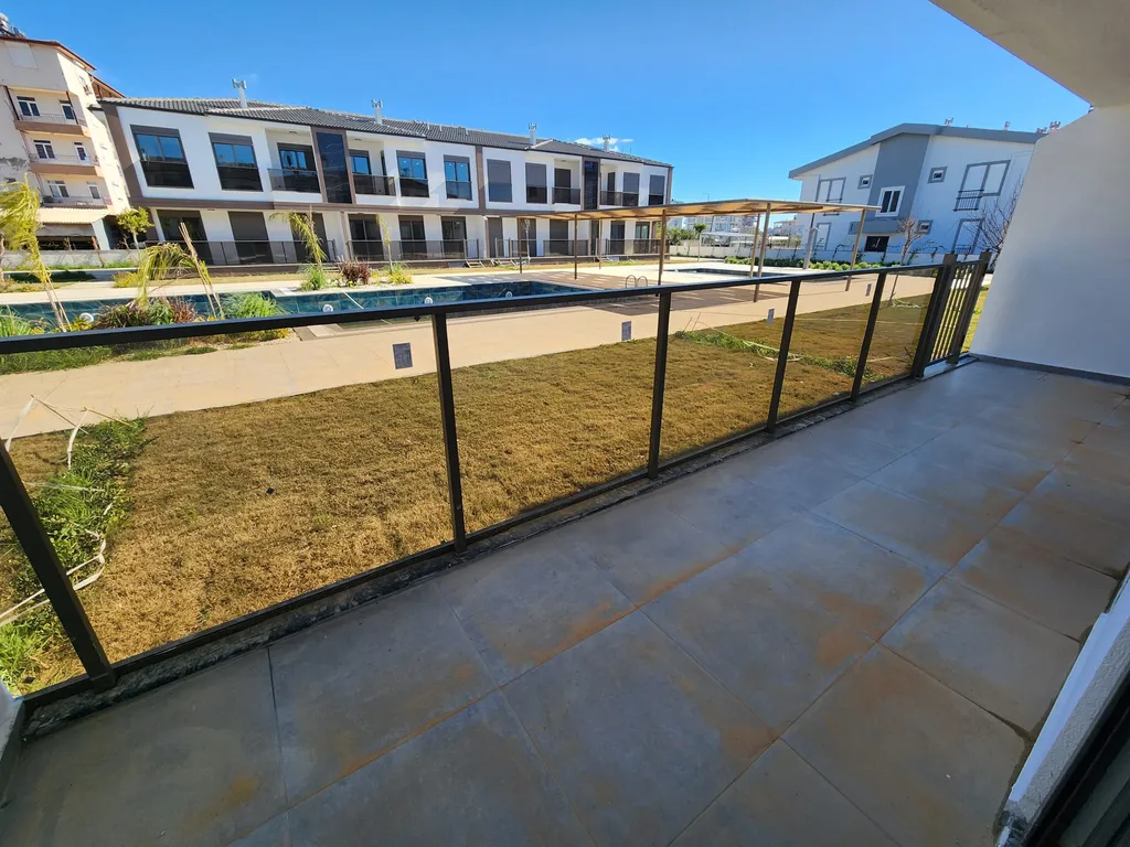 Новая 3-х комнатная квартира недалеко от пляжа в комплексе с бассейном