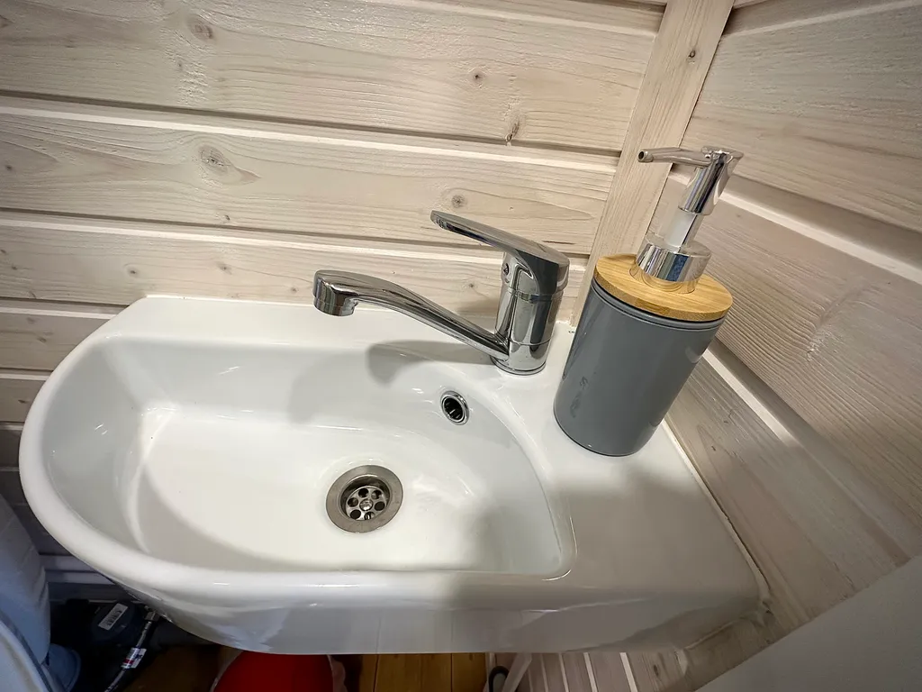 Уютный дом у залива