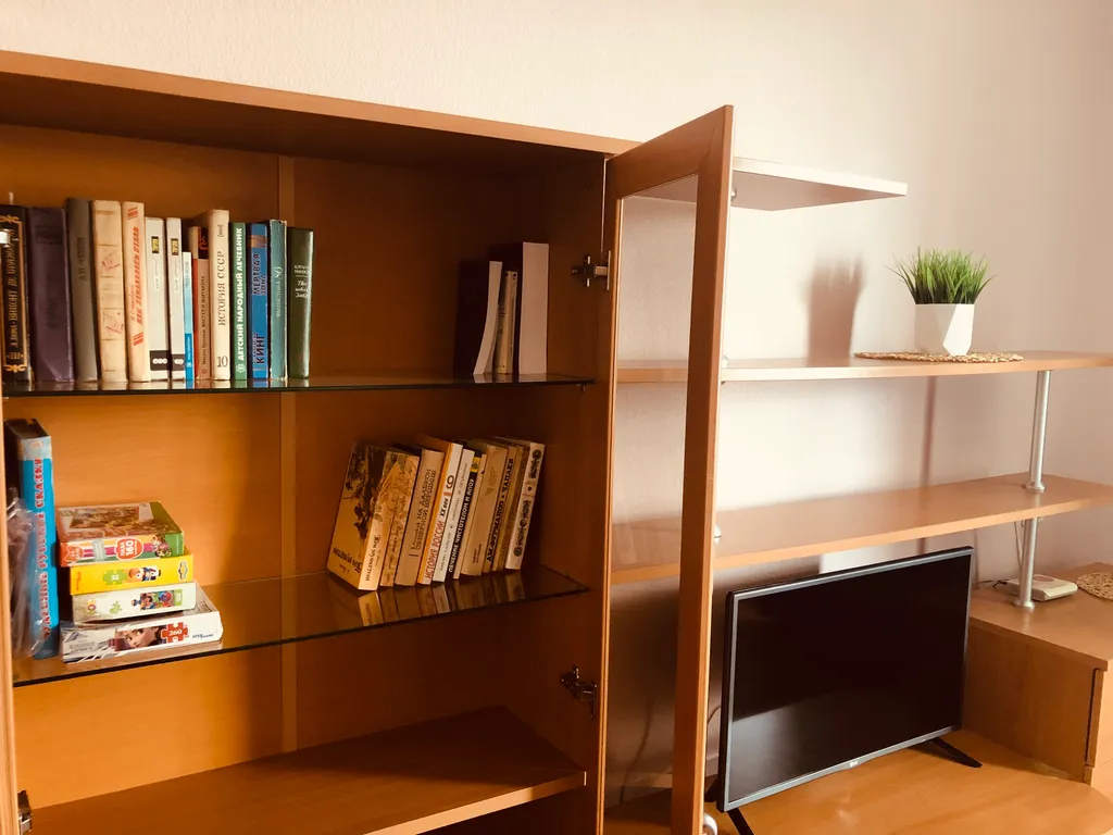 Квартира Квартира с большой кухней и диваном, Татышев пешком в 15-20 минутах — Красноярск