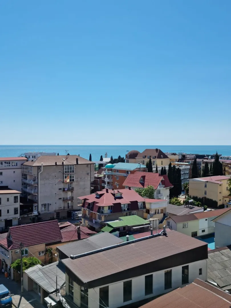 Боковой вид на море из гостиной, из спальни