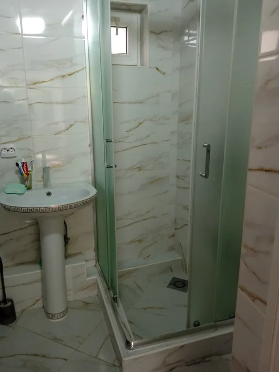 Домик с видом на лес и на море