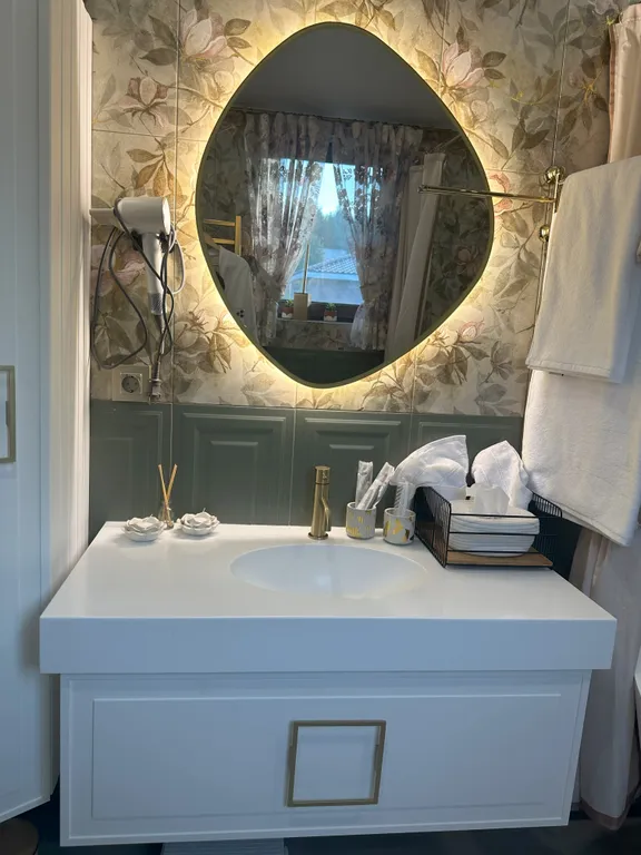 Барнхаус Дом у озера с видом на лес и озеро