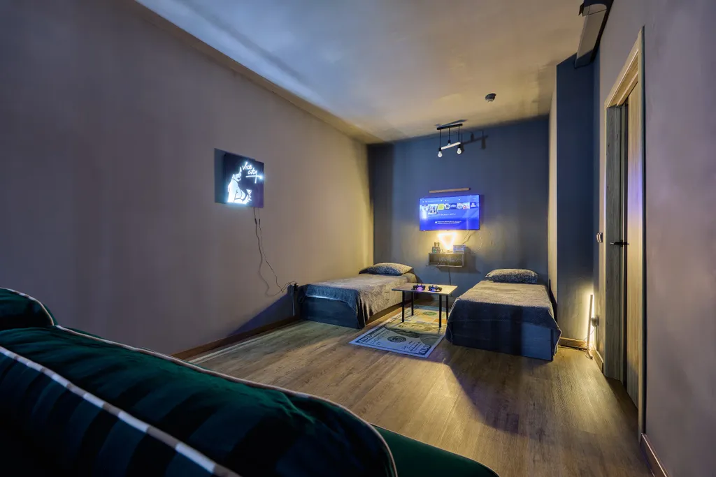 9-местные апартаменты с РSP4/3 c игpами, неонoвой подcветкой