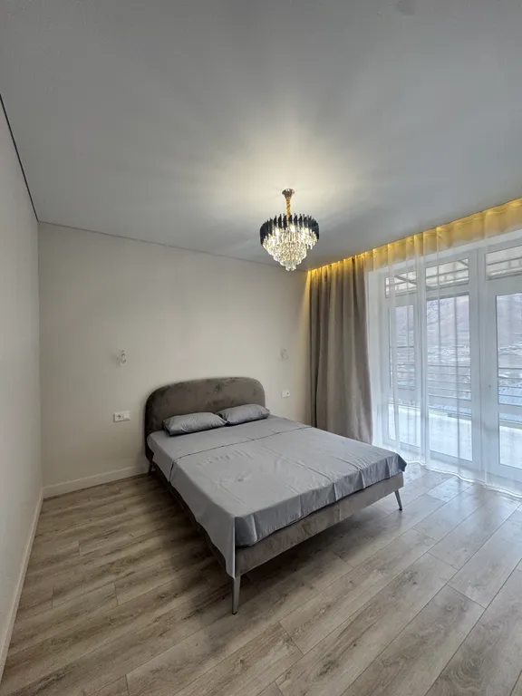 Большой загородный дом с бассейном, баней и рекой