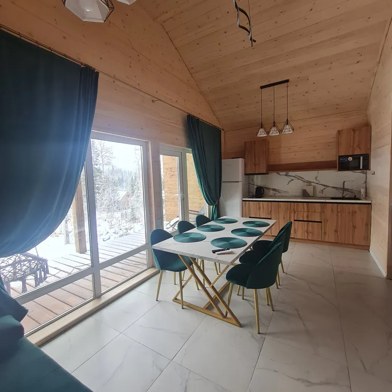 Современный дом с видом на горы