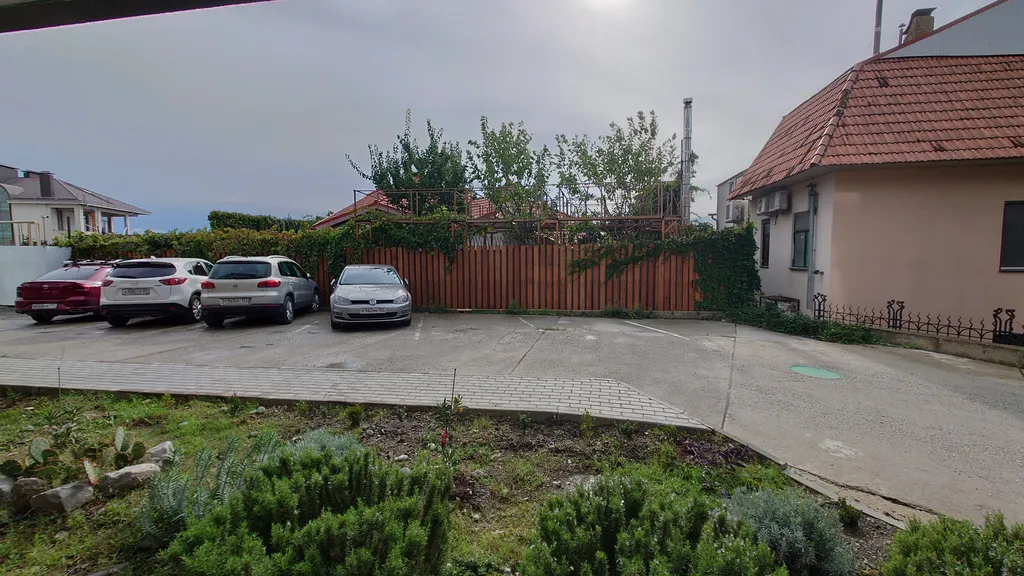 Студия у Массандровского парка в элитном районе Ялты