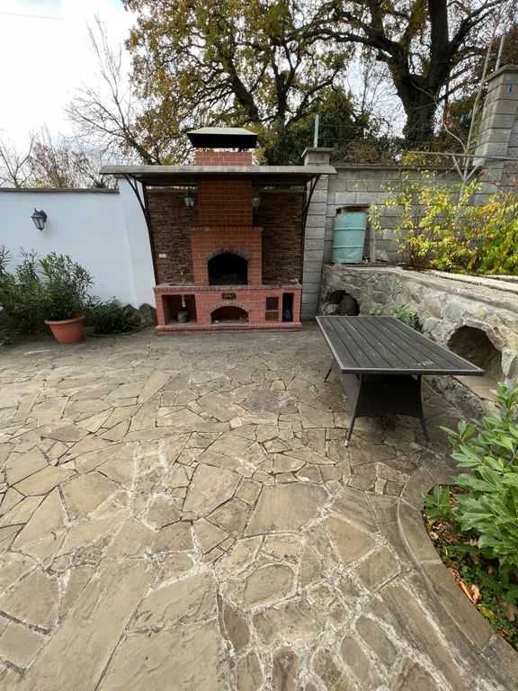 Дом с бассейном у Массандровского дворца