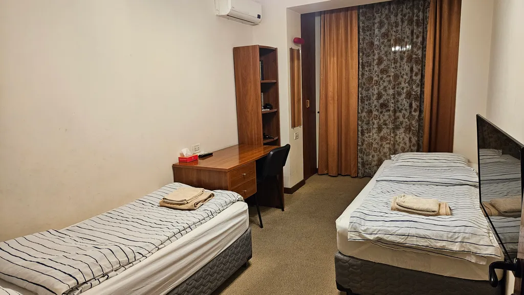 Просторная, светлая квартира с двумя спальнями, малый центр