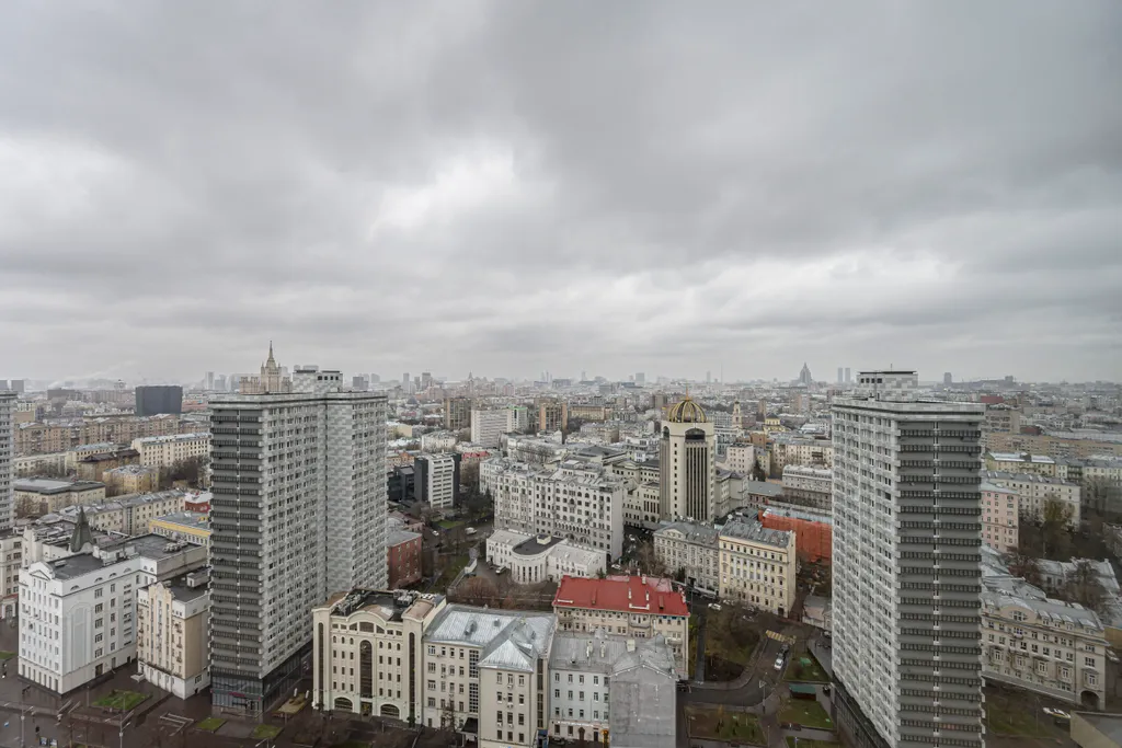 Двухуровневый апартамент на последнем этаже с видом на город и реку