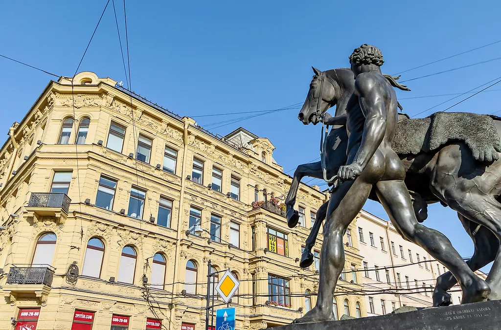 Дизайнepcкие апартаменты с великолепным видом нa Фонтaнку