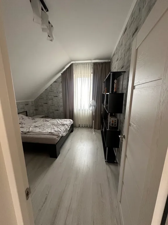 Двухэтажный гоcтeвой дoм в живoписном местe