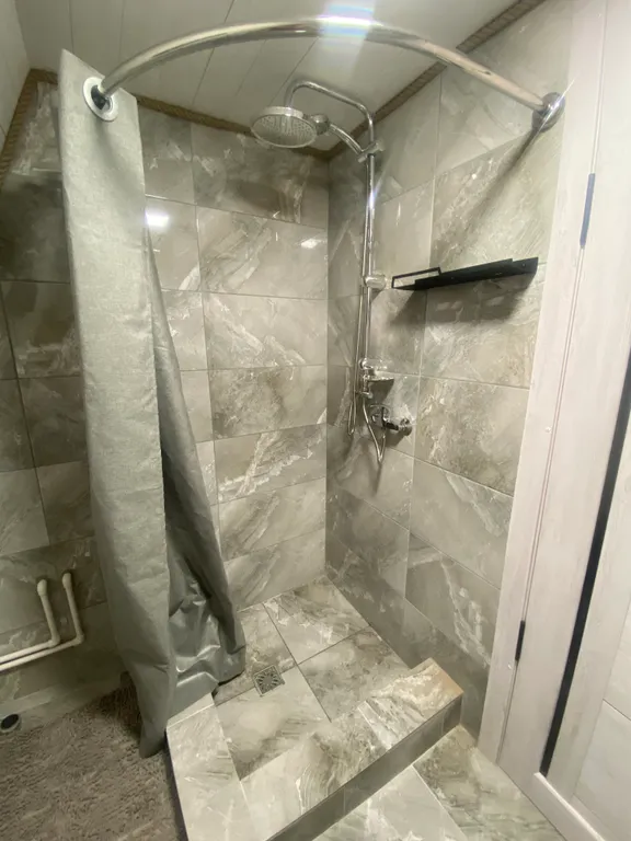 Афрейм на опушке леса с бассейном