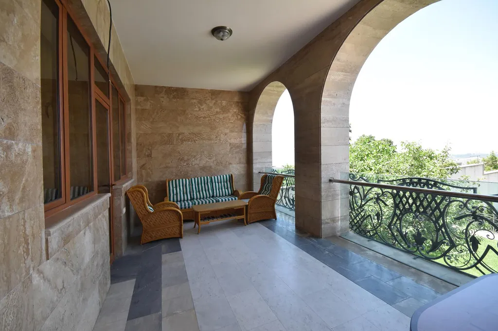 Шикарная вилла с 2-я бассейнами и джакузи