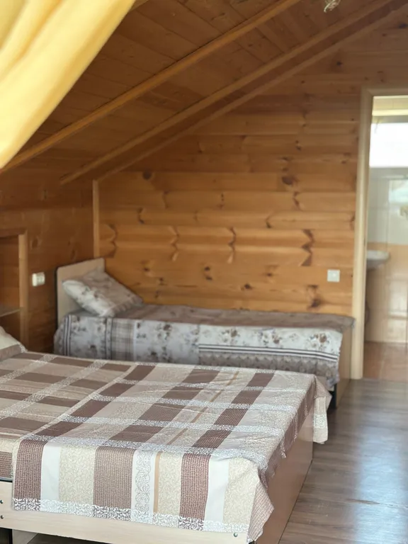 Трёхместный номер с видом на море.