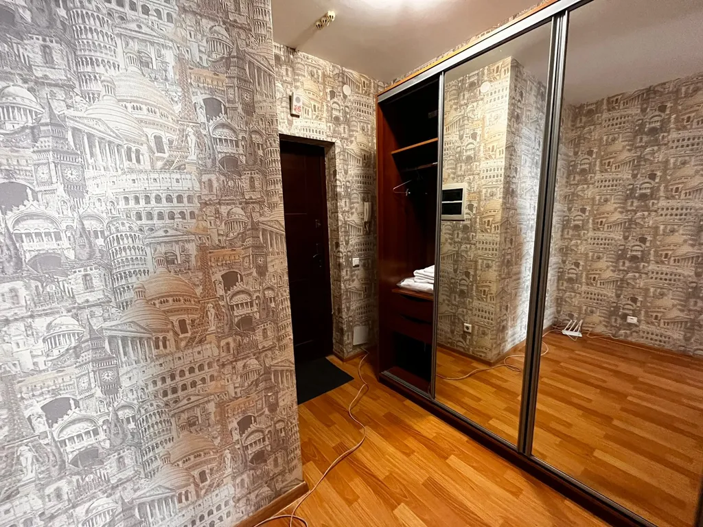 Квартира Просторная двушка в пешей доступности ТЦ Планета с раздельными комнатами — Красноярск