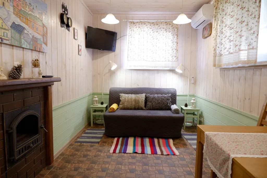 Маленький домик с ангелом