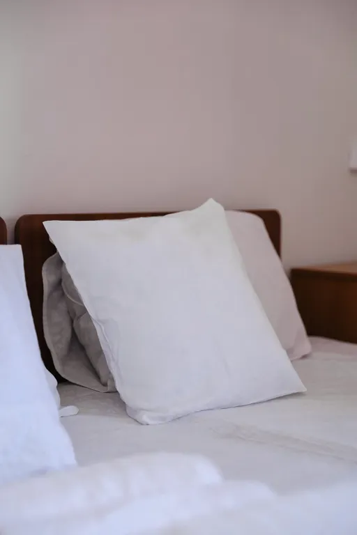 Двухместный номер с 2 отдельными кроватями эконом и общим санузлом