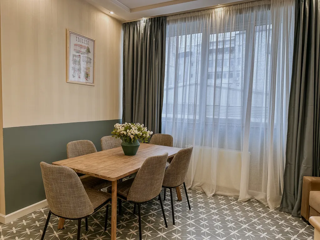 Лафамилия Тбилиси на площади Свободы