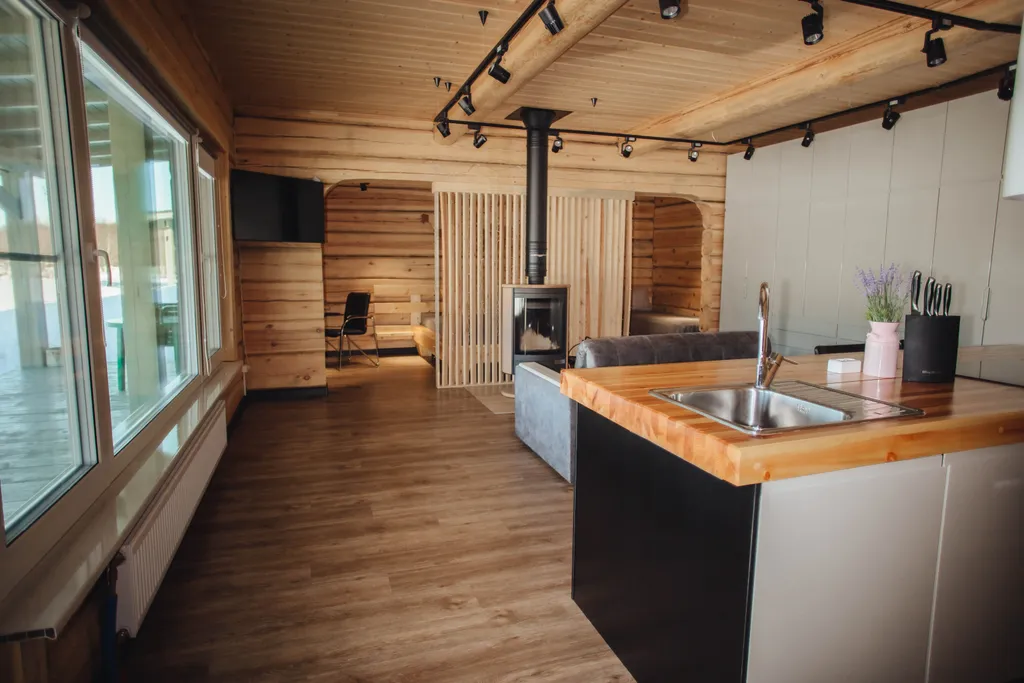 Дом с камином и панорамным видом на реку