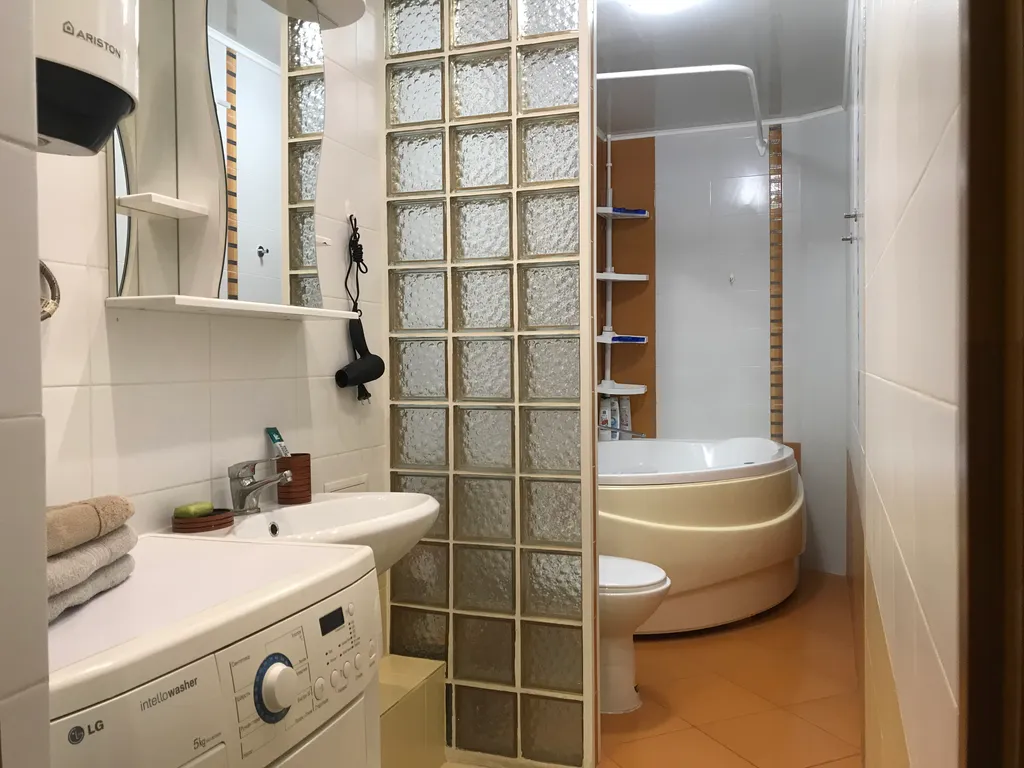 Просторная тёплая двушка в центре