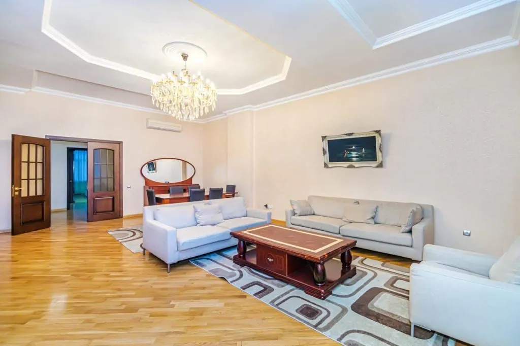 Vip Apartment Manovi