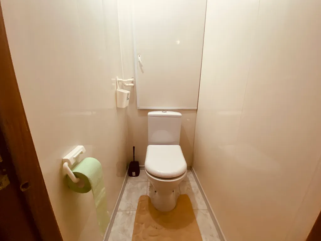 Просторные двухкомнатные апартаменты с балконом и видом на реку