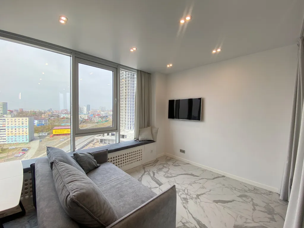 Прекрасная светлая студия у бухты Золотой рог