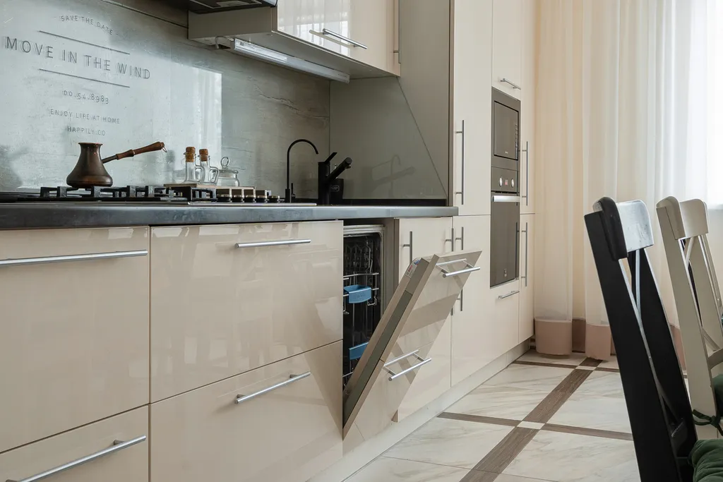 Таун-хаус в современном районе частной застройки