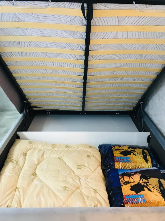 Современная шикарная с новым дизайнерским ремонтом квартира