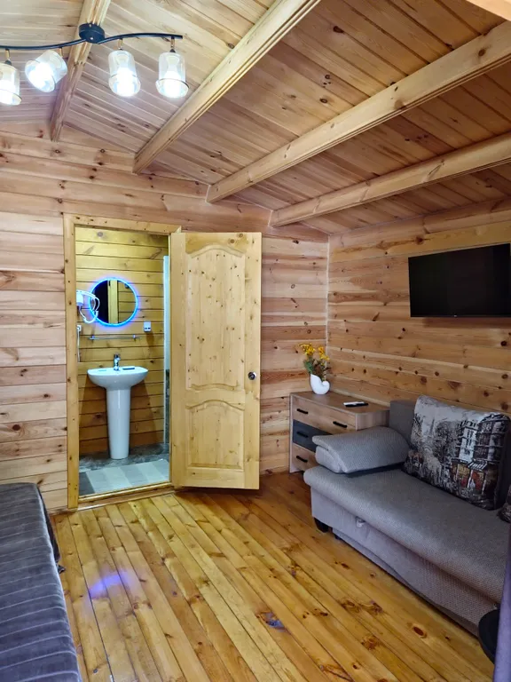 Коттедж Эко домик с парковкой рядом с горной рекой — Гагра