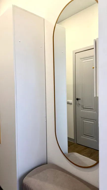 Уютный дом с панорамными окнами рядом с озером